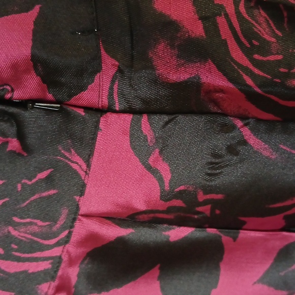 Medium Maurices Woman's Flowery Black and Magenta Skirt - Picture 3 of 9